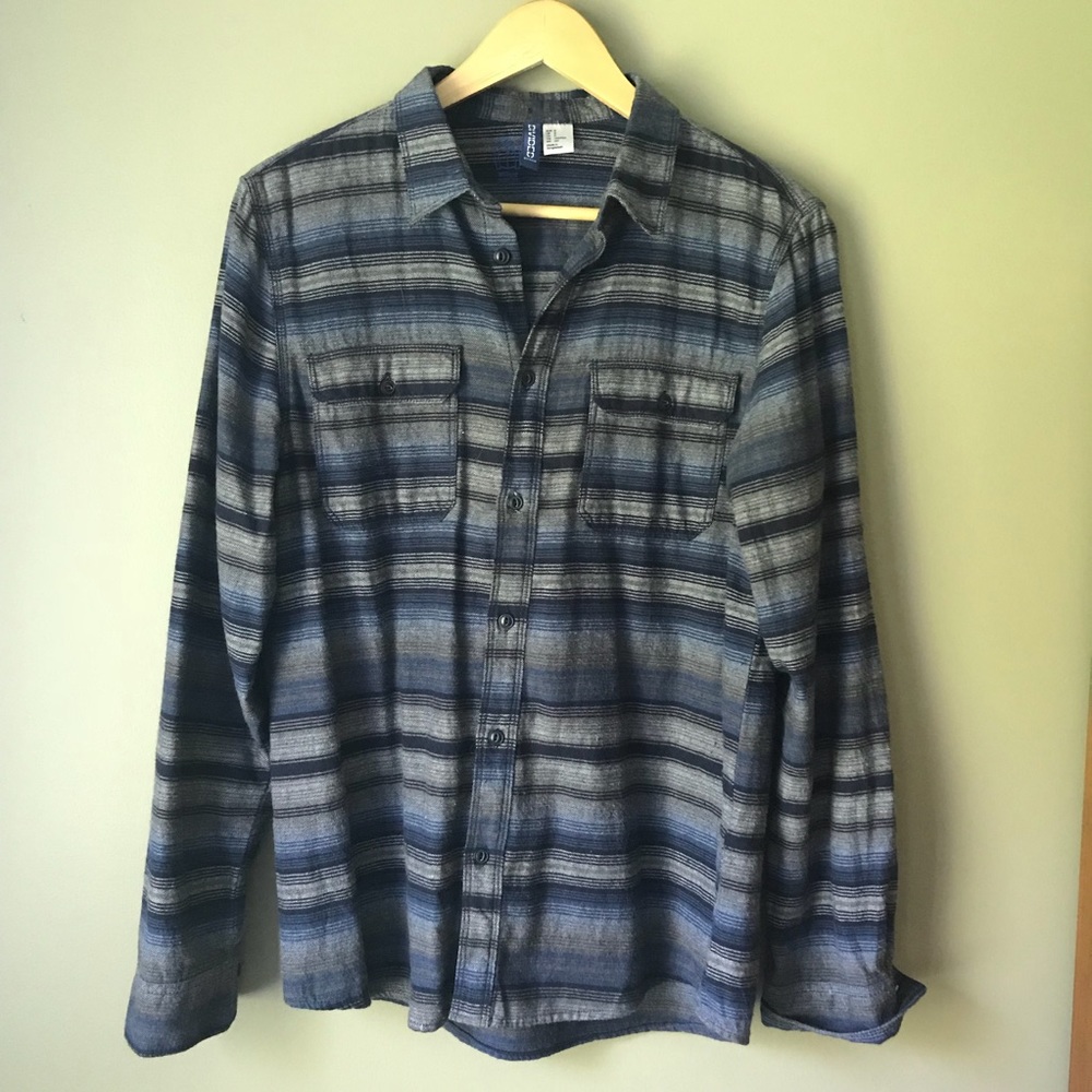 Men’s H&M Button-Down Shirt w/ striped pattern